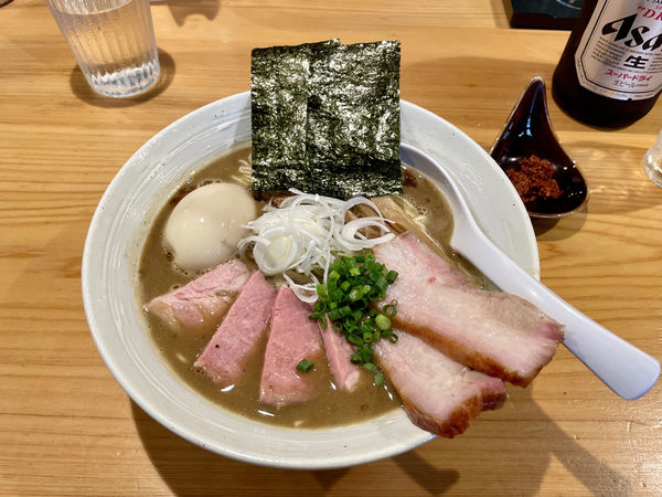 「アサヒスーパードライ 中瓶 → 特製濃厚魚介らぁ麺 ＋ 辛味」@KEN軒の写真