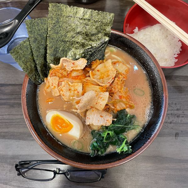 「武術家ラーメン「豚キム♪ 豚キム♪ 」並盛」@横浜家系らーめん 武術家の写真