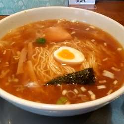 ワンタン麺（９５０円）