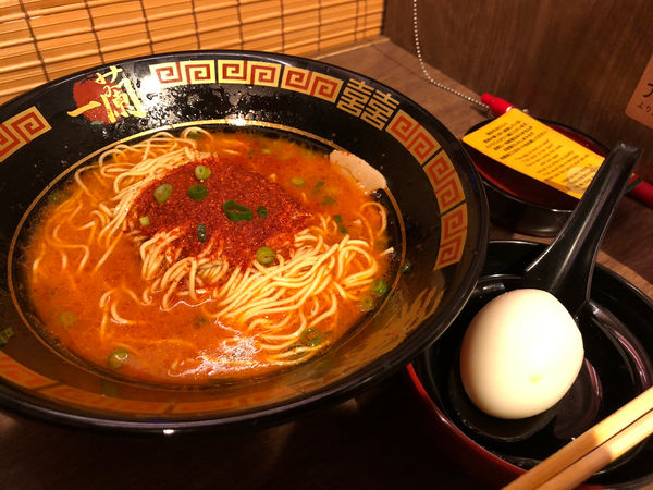 「天然とんこつラーメン辛さ6+5倍」@一蘭 名古屋駅店の写真