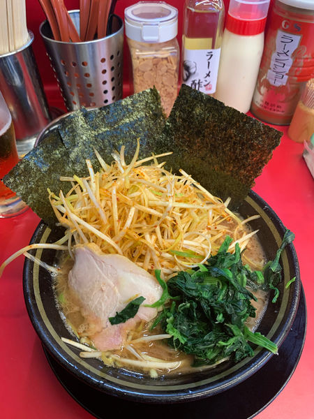 「ネギラーメン(赤) 麺硬、味薄」@柏 王道家の写真