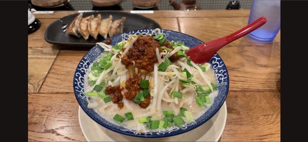 「豚骨ラーメン台湾まぜそば風？と餃子」@博多ラーメン 鶴亀堂 天白平針店の写真