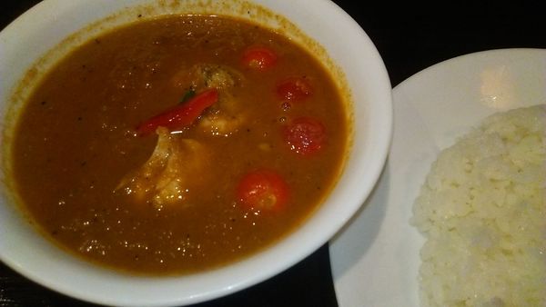 「トマトチキン 950円＋辛さ5番 0円」@curry 草枕の写真