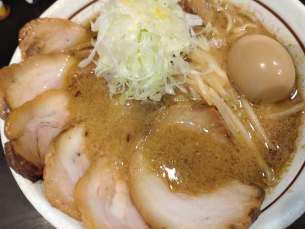 「味噌ラーメン、チャーシュートッピング」@らーめん颯人の写真