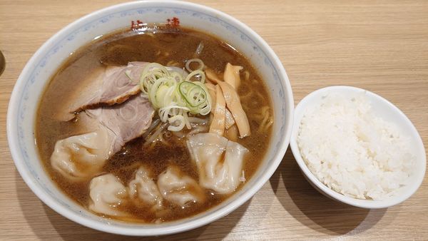 「正油大盛900円 ワンタン100円 ライス120円」@さっぽろ純連 札幌本店の写真