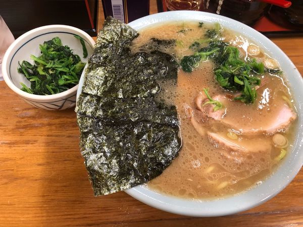 「ラーメン中盛り　850円　ほうれん草100円　チャーシュー200」@千葉家の写真