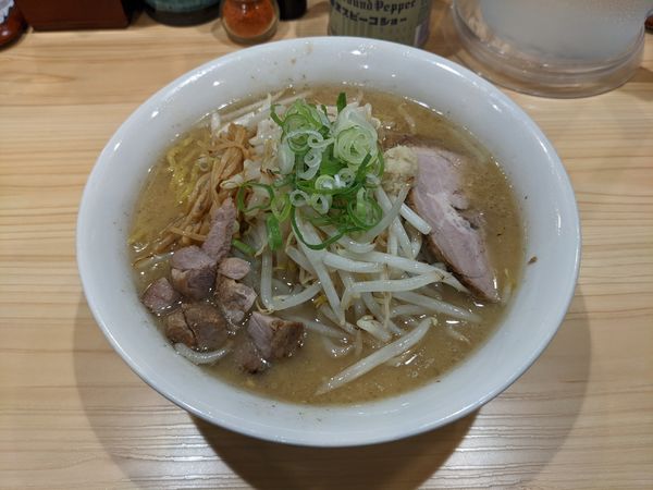 「味噌らーめん 850円＋もやし50円」@三ん寅の写真