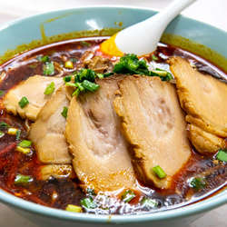 台湾ラーメン チャーシュー5枚トッピング