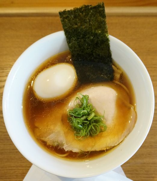 「ハーフサイズ醤油RAMEN＋味玉」@麺や渦雷UZURAIの写真