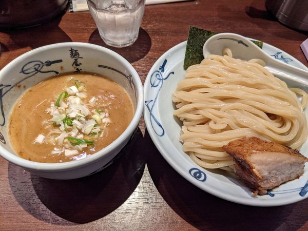 「濃厚つけ麺950円　中盛り250㌘」@創始麺屋武蔵の写真