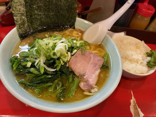 「ラーメン＋ほうれん草＋半ライス」@おーくら家 本店の写真