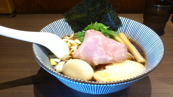 「特性煮干しそば黒醤油」@寿製麺よしかわ 坂戸店の写真