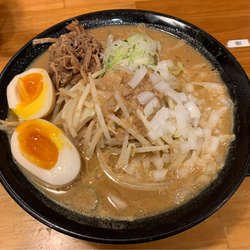 濃厚味噌玉子ラーメン+唐揚げ+生卵 ￥870+￥130+￥0