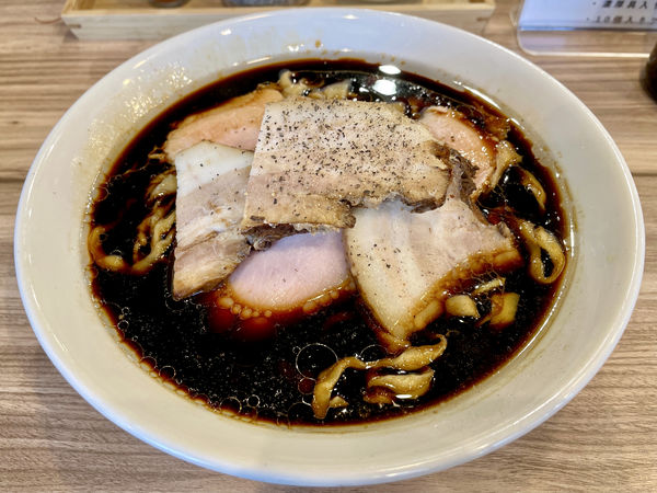 「サッポロラガービール赤星 → ブラックチャーシュー大盛＋生卵」@くじら食堂 nonowa東小金井店の写真