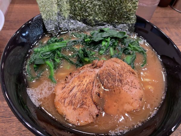 「ラーメン（+ほうれん草）」@麺家 GOOD LUCK 総本店の写真