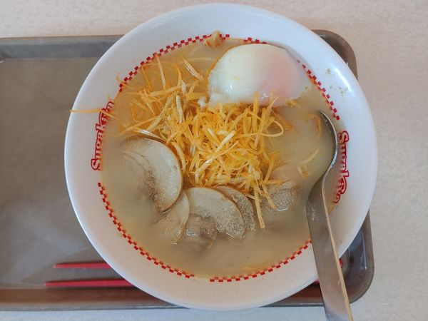 「ピリ辛ネギラーメン　肉　半熟玉子」@スガキヤ 大須店の写真