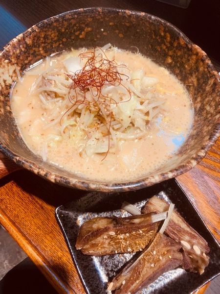 「味噌らーめん 890円　ラムスペアリブ 通常価格850円」@札幌味噌ラーメン ひつじの木 大森店の写真