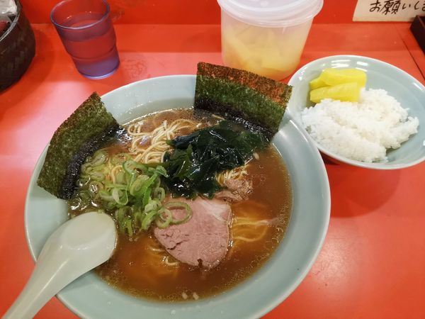 「ラーメン 380円　半ライス100円 ラーメンデー」@ラーメンショップ 荏田店の写真