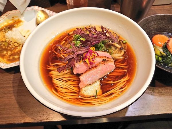 「【限定】松茸と鴨となめこの正油ラーメン、など」@八咫烏の写真