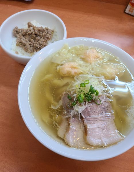 「海老ワンタンメン¥900、生姜丼¥100」@日陰の写真