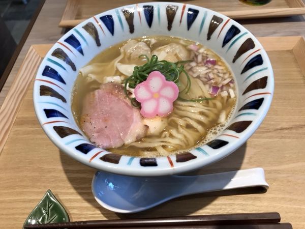 「淡麗わんたんえびそば汐」@えびそば 緋彩の写真