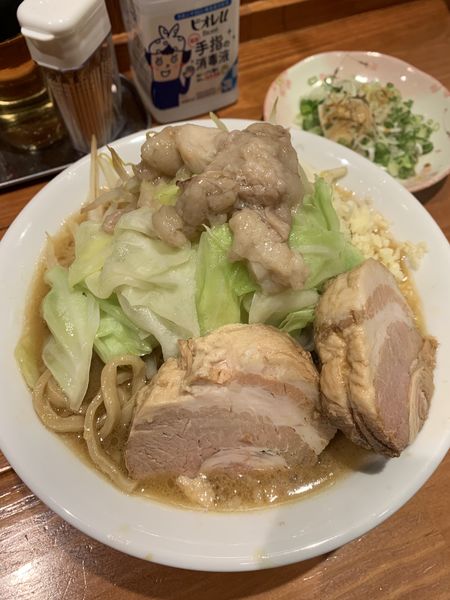 「【金曜夜限定】ガッツリ系800円 ネギ100円」@麺屋 真心の写真