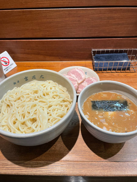 「大盛りつけ麺＋トッピングチャーシュー」@麺屋吉左右の写真