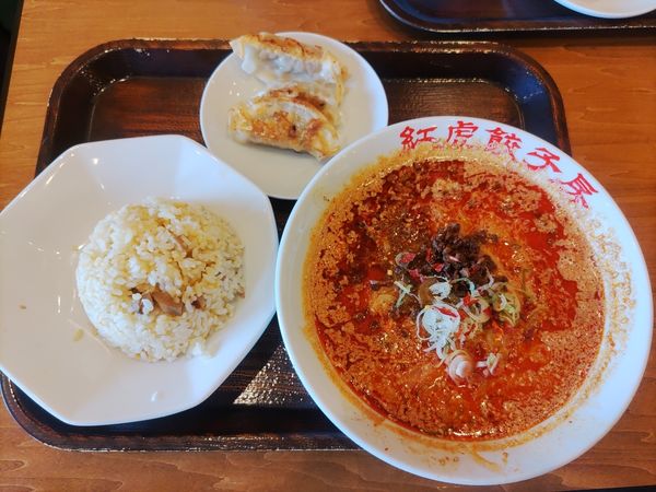 「紅虎まんぷくセット(白ごま担々麺+半炒飯+餃子)」@紅虎餃子房 イオンモール羽生店の写真