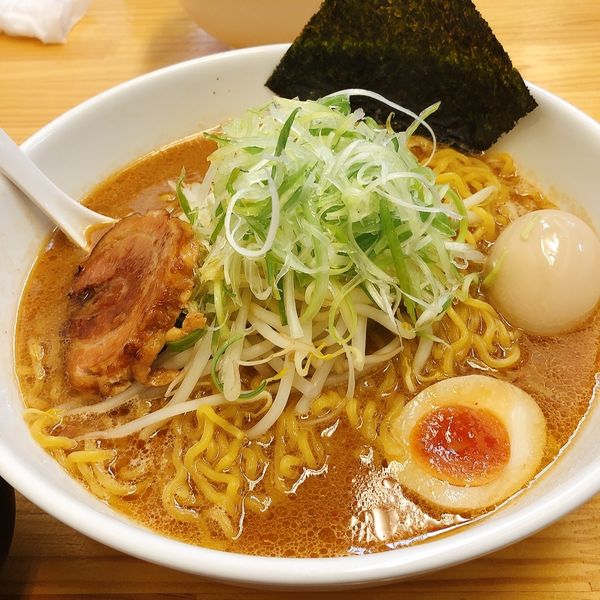 「味噌ラーメン600円特盛200円味玉50円」@みそ専門 あかつきラーメン 東海大店の写真