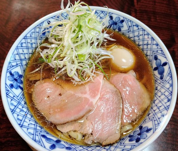 「たまご・チャーシュー生醤油らぁ麺￥1100＋ネギ￥150」@さんくるげの写真