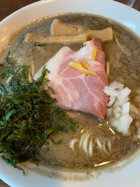 「とんこつ煮干そば」@麺屋らんまるの写真