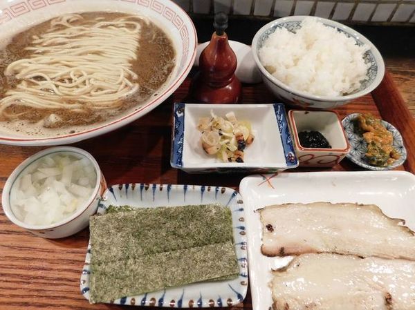 「イワシラーメン定食￥１０００」@炭火焼濃厚中華そば 倫道の写真