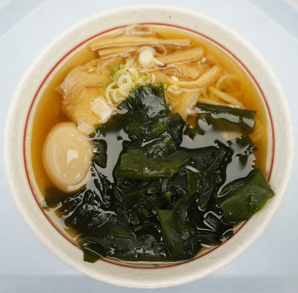 「わかめラーメン＋煮玉」@麺屋 まさとの写真