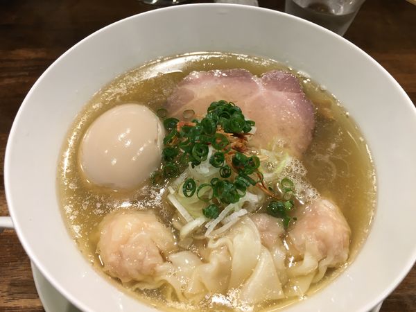 「塩拉麺＋海老ワンタン(３ケ)」@創作麺工房 鳴龍の写真