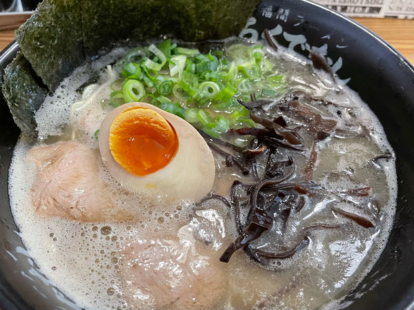 「特製ラーメン こってり」@福間ラーメン ろくでなし 新宮店の写真
