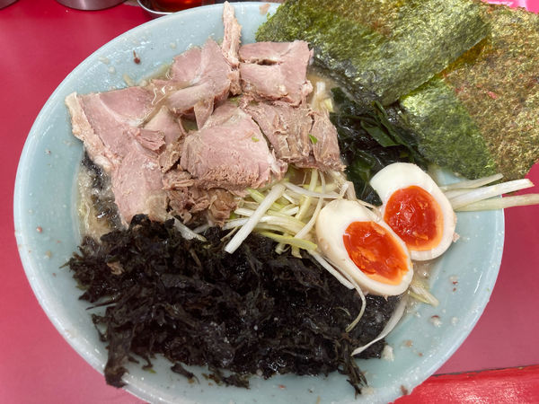 「ネギチャーシューメン+中盛、タマゴ、岩のり」@ラーメンショップ 牛久結束店の写真
