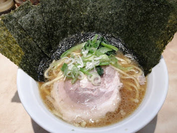 「しょうゆラーメン(650円)+のり(100円)」@ガキ大将 藤沢川名店の写真