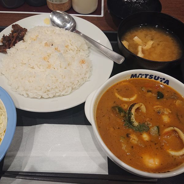 「シーフードカレーライ大生野菜セット950円」@松屋 千歳烏山店の写真