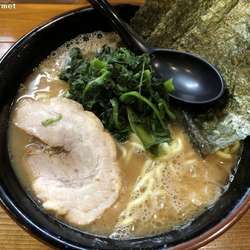 醤油豚骨ラーメン 並 (780円)