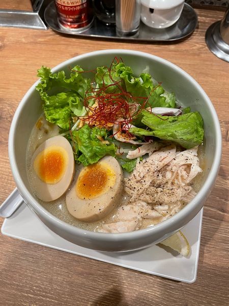 「味玉鶏白湯塩ラーメン（大盛」@蔭山樓 横浜ジョイナス店の写真