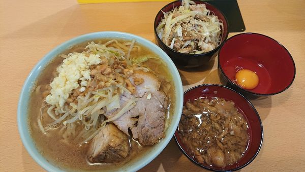 「ラーメン，生たまご，チャーネギ丼   1250円」@俺の生きる道 つくば店の写真
