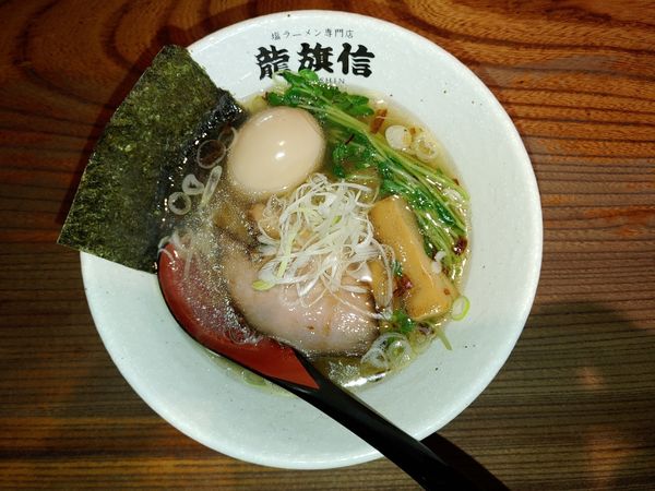 「塩そば　味玉」@NAMBA 龍旗信RIZE 大阪なんば店の写真