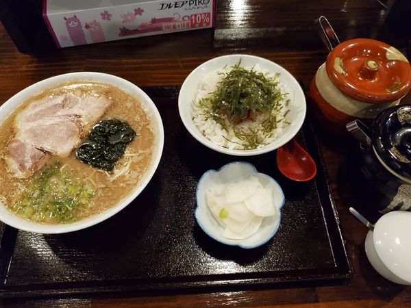 「ひるラーメンセット・固め・もろみニンニクライス」@九州とんこつラーメンのげら～ 弘明寺店の写真