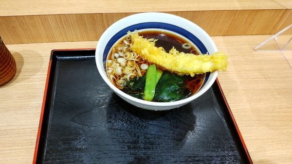 「イカ天そば」@そば処 信州屋 新宿南口店の写真