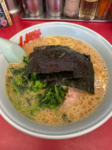 「醤油ラーメン（中盛）」@ラーメン山岡家 伊勢崎宮子店の写真