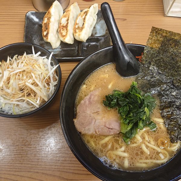 「らーめん550円、せい家セット370円、替玉100円」@せい家 千歳烏山店の写真