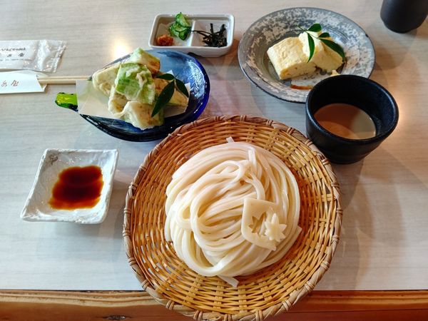 「ざるうどん(中盛・300g)1,180円＋茄子＋だし巻き玉子」@始祖 清水屋の写真