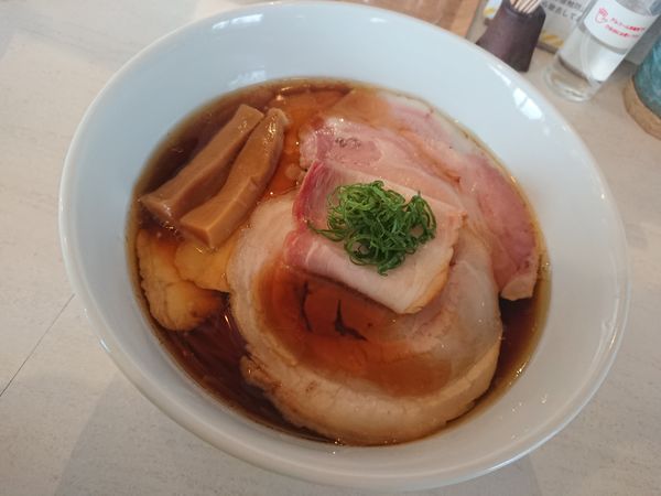 「地鶏と豚の中華そば醤油 900円、4種のチャーシュー 350」@青森中華そば オールウェイズの写真