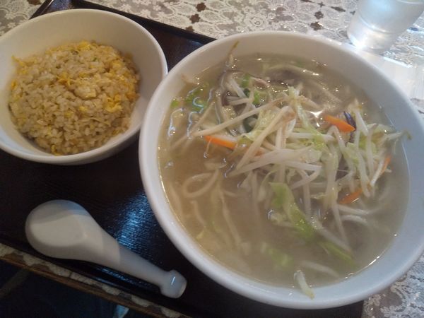 「【お昼のサービスメニュー】ミニチャーハン+タンメン880円」@中華料理 蟹谷の写真