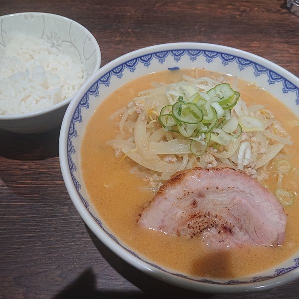 「味噌850円、ライス100円」@味噌ラーメン 雪ぐにの写真